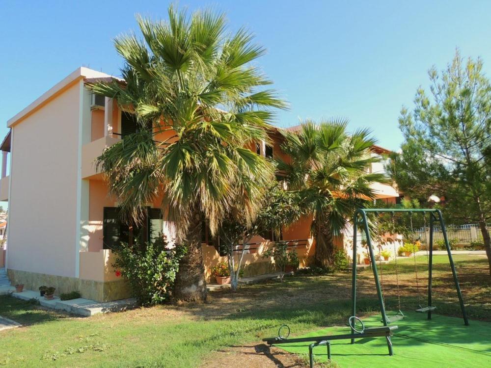 Feakes Apartments Arillas  Eksteriør bilde